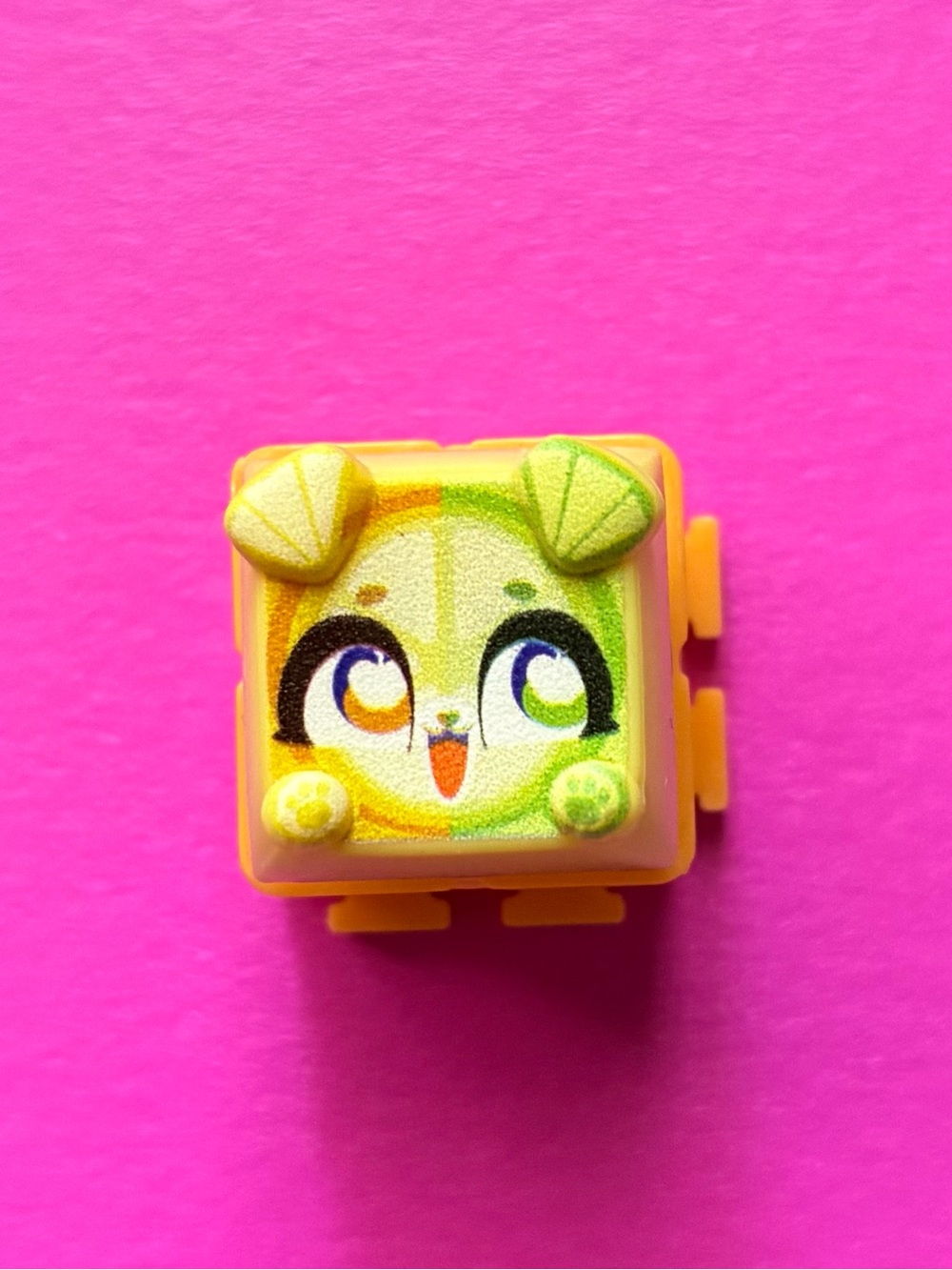 Clickeez! Series 2! Juice Bar “@Sourpup123” clickee collectible! Brand new.